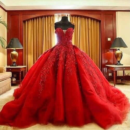 Quinceanera Dresses 2018 Luxury Ball Gown Debutante Sleeveless Beaded Sweetheart Neck Cathedral Train Party Dress