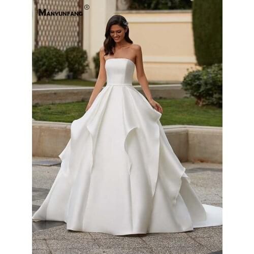 2021 New Arrival Tiered Satin Court Train Strapless Bridal Ball Gown Custom Made Sleeveless Button Back Wedding Dress for Women