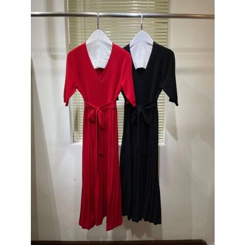 2021 Spring New Arrival V-Neck Half Sleeves Women Red / Black Knitting Wool Dresses Quality Belt Pleated Midi Street Dress