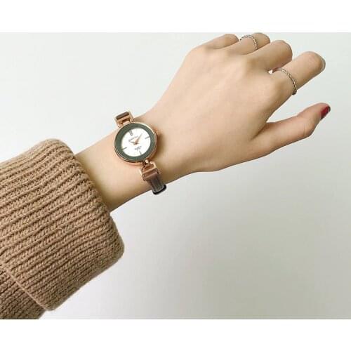 Luxury new women ladies dress watches fashion casual female wristwatches analog quartz woman clock with vintage leather band