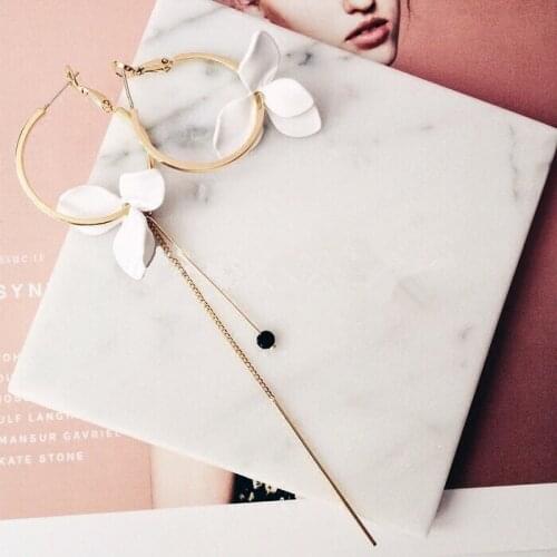 Korean Retro Asymmetric Butterfly Imitation Pearl Earrings Fashion Round Flower Brincos Long Statement Wings Earrings Jewelry