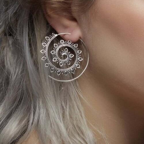 Metal Material Fashion Simplicity Flowers Spiral Gear Shape Temperament Personality Earring