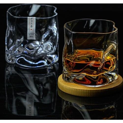 Creative artist uses Phnom Penh glass spirits glass cold drink juice beer glass Japanese creative irregular twist whiskey glass