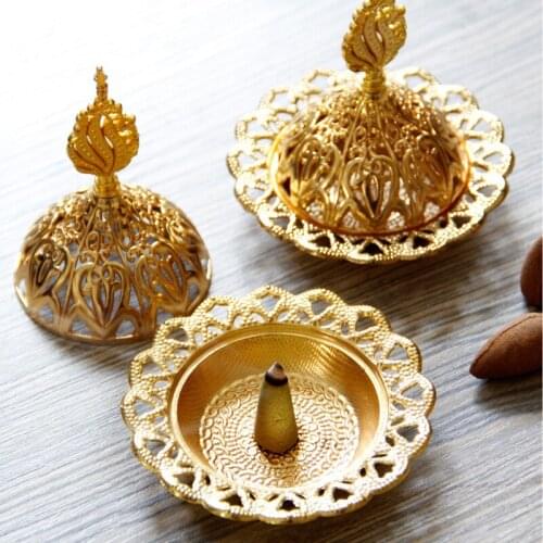 Home Burner Adornment Decoration Golden Hollow Incense Burner Metal Censer Aroma Stove Adornment for Study Bar Hotel
