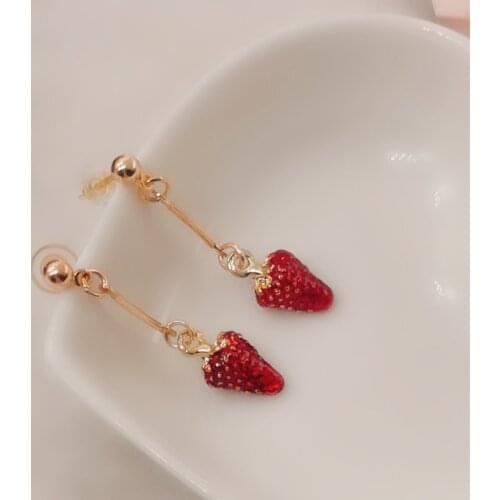 New enamel fruit strawberry charm earrings, cute girl simulation red strawberry pendant earrings, ladies earrings jewelry