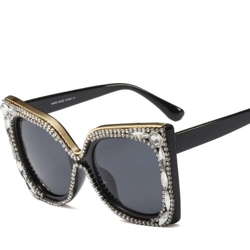 New Trend Large Frame Retro Sunglasses Women 2018 Fashion Personality crystal Rhinestones Frame Ladies Sun Glasses Gafas De Sol
