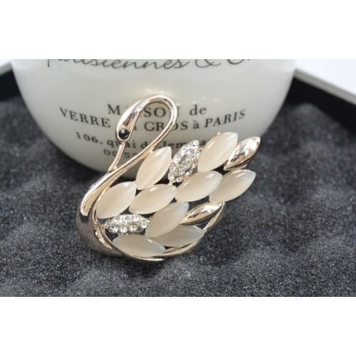 2021 Premium Cat Eye Swan Women brooch Crystal from Swarovskis Exquisite European Fashion Jewelry female brooch pin