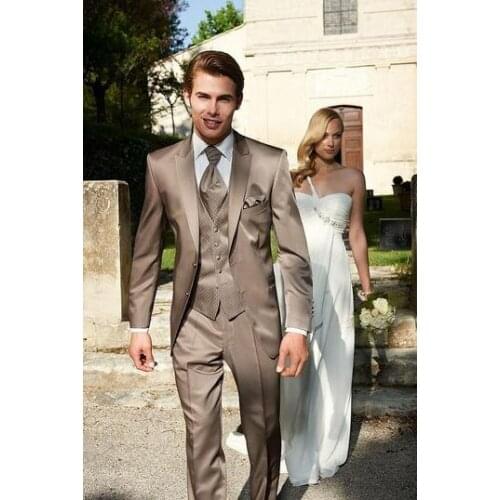 Brown 2 Buttons(Jacket+Pant+Vest+Bowtie)Tuxedos 3Pieces High Quality Custome Made Slim Fit Peaked Lapel Men Suit Terno Masculino