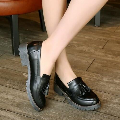 Spring and Summer Womens Shoes British Style Loafers Retro Shallow Mouth Tassel Preppy Style Female Flats Slip-On Size: 33--42
