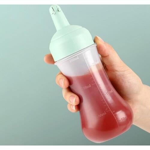 Squeeze Bottle With Sauce Kitchen Accessories Gravy Boat Plastic Vinegar Oil Ketchup Gravy Cruet Condiment Dispenser