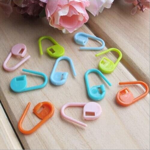 100PCS/Lot Colorful Plastic Knitting Weave Knitting Crochet Amazing Locking Stitch Needle Clip Markers Holder Fuctional Tools