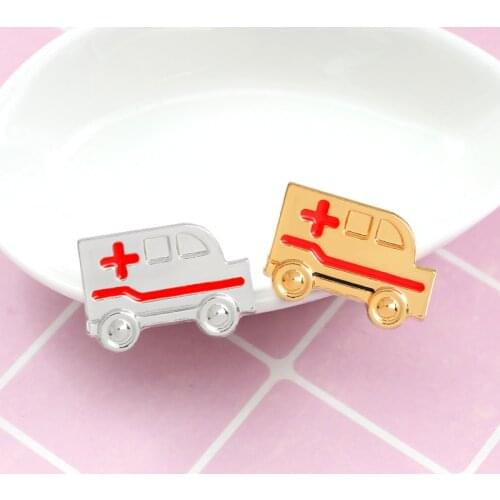 Ambulance Badge Pin Fashion Medical Emergency Car Enamel Metal Brooch Trendy Personality First Aid Doctor Nurse Costume Jewelry