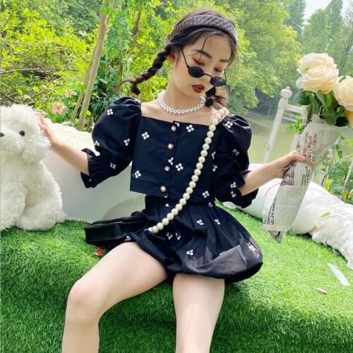 Girls Flowers embroidery sets summer new Puff Sleeve tops + fashion shorts 2pcs sets kids holiday suits shirts shorts suits 149