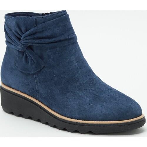 Winter 2020 the new winter sloping heel bare boots suede round head spot suede flat heel artificial wool gray short barrel cotto