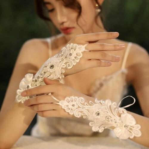 Short Lace Appliques Bridal Gloves Wedding Gloves Beaded Crystals Wedding Accessories Wrist Length For Bridal
