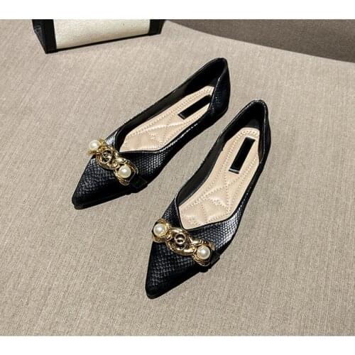 Womens shoes Autumn Style Pointed Toe Soft Leather Fashion Boat Shoes Slip on Flat Single Shoes Large Size Black Casual Flats