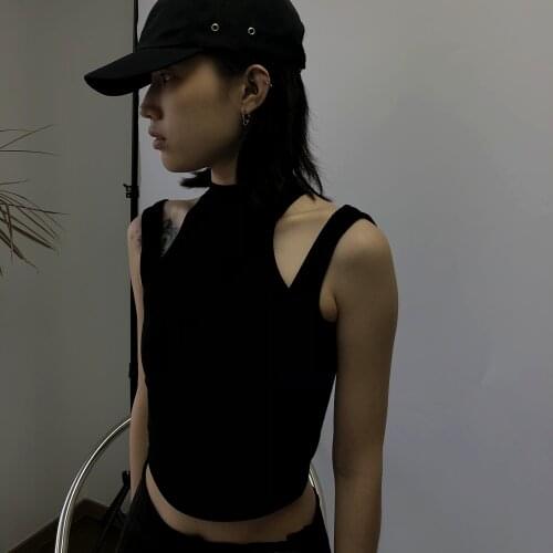 In stock*) There are two 21SS solid color BASIC two-piece knitted vests