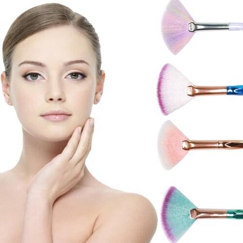 One Piece Fan-shaped Makeup Brush Beauty Tool Make-Up Tool For Beginners Highlighter Face Powder Brush Girl Face Make Up Blush