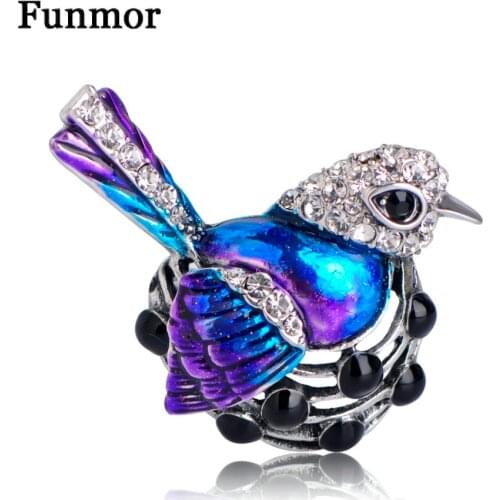 FUNMOR Kawaii Hollow Fly Sparrow Bird Brooches Crystal Rhinestone Animal Brooch Small Size Women Kid Party Hat Decorations Pins