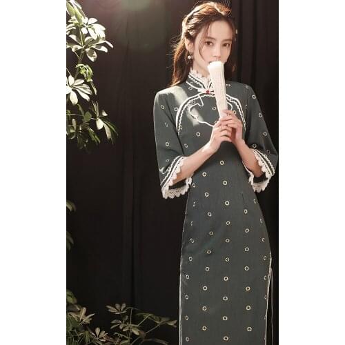 Oriental Dress Green Red Cheongsams Plus Large Size Qipao Dresses Middle sleeve Modern Wind Long Cheongsam Dress Woman Costume
