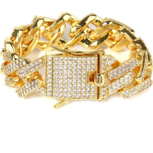 Bettyue Exaggerated HipHop Style Gold Bangle Women Party Elegant Choice Twisted Shape Zirconia Ingenious Bracelet