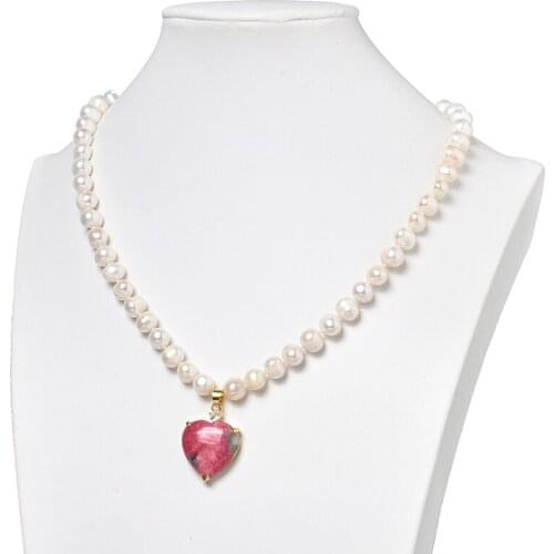 A love-shaped rose-red 22*24*8 mm Pendant with a gray pendant connected to a 8-9 mm natural pearl necklace on a small white