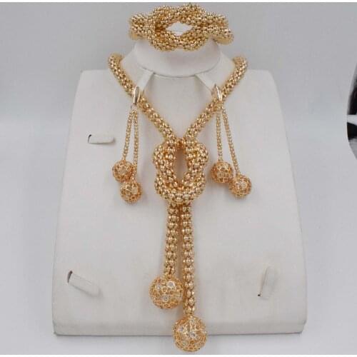 2016 New Fashion Dubai Whtie d Jewelry Sets Elegant line Crystal Costume Jewelry Sets Nigerian African Beads Design