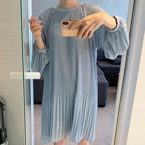 Simple and round neck solid color loose medium length long sleeve elegant Chiffon Pleated Dress for women 0511
