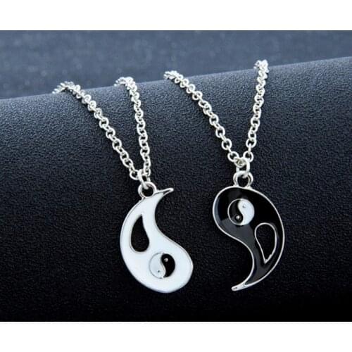 2Pcs/set Best Friends Couple Necklaces Yin Yang Charm Pendant Necklace Jewelry for Lovers Sisters Valentines Gift