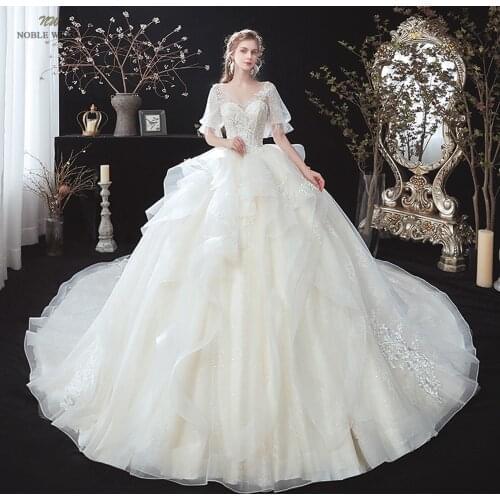 Ball Gown Wedding Dresses for Women V-Neck Appliques Wedding Gowns Court Train Customize Bridal Dresses With Half Sleeves