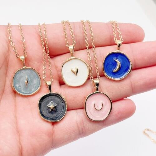 Peixin Kpop Fashion Womens Cute Heart Moon Pendant Necklace Golden Statement Necklace Jewelry Gift Wholesale Dropshipping