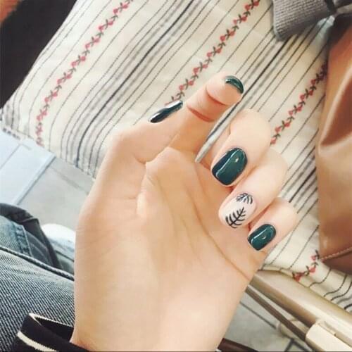 24pcs/Set Cute Leaf Pattern False Nails Pre-design Short Green Nail Accessories Full Cover Tips with Glue Sticker Faux Ongles