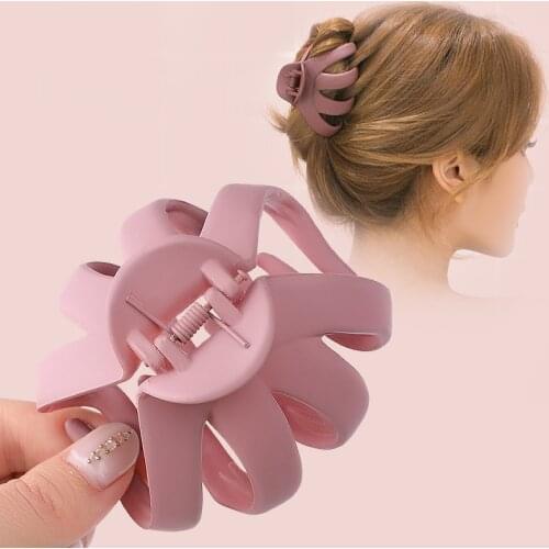 Women Girls Geometric Hair Claw Clamps Metal Hair Crab Moon Shape Hair Claw Clip Solid Color Hairpin Large Size Hair Accessories