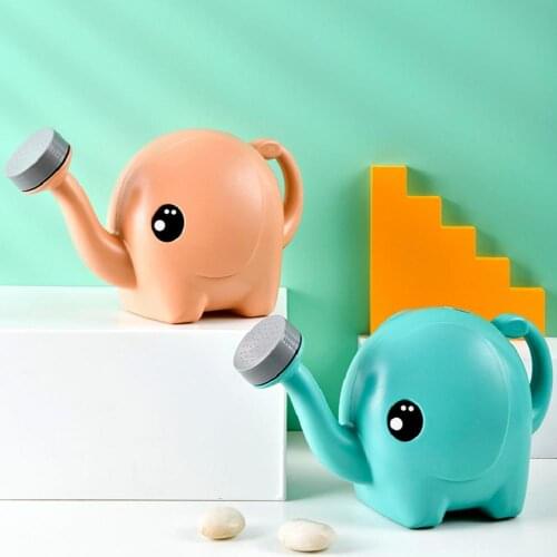 Portable Attractive Plastic Large Capacity Water Can Long Lasting Water Spray Durable for Decoration