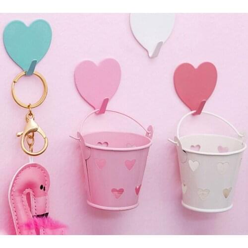 2/4pcs Heart Shape Wall Hooks Clothes Towel Key Hat Hanger Adhesive Door Wall Hooks for Bathroom Kitchen Storage Rack Home Decor