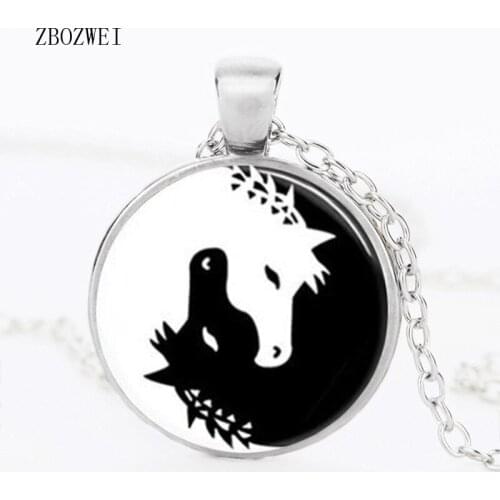 2018 Fashion Vintage Tai Chi Black and White Unicorn Necklace Glass Pendant Round Necklace Clothing Accessories Necklace Jewelry
