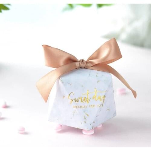 30pcs New Creative Diamond shape Marble Candy Box gray, gold bows Wedding Favors Party Supplies Bomboniere Gift Box for guests