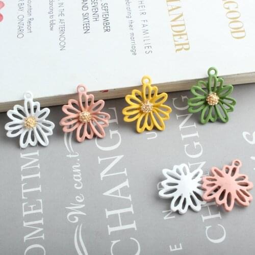 Wholesale 80pcs Rubber Enamel Hollow Out Daisy Flower Charms 20*23mm Drip Oil Zinc Alloy Jewelry Necklace Bracelet Pendants