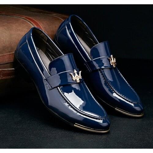 Luxury Patent Leather Men Pointed Toe Dress Shoes Slip On Metal Decorated Business Gentleman Party Men Shoes Black Blue
