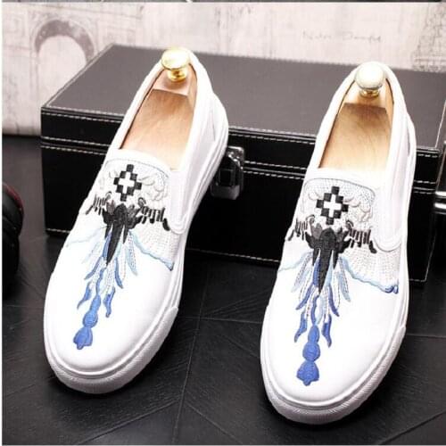 New Mens Fashion Embroidery Loafers Mens Casual Printed Moccasins Oxfords Shoes Man Party Driving Flats