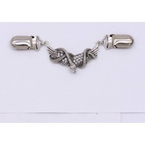 2019 autumn and winter explosions clothing accessories personalized snake wrapped fins sweater clip new