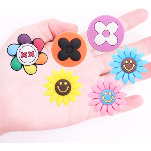 Single Hot Sale Daisy Flowers Planet PVC Shoe Charms Sandals Accessories Shoes Buckle Decorations Fit Croc Jibz Kids Party Gifts