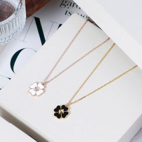 Small fresh and simple enamel flower lucky grass model girl heart fashion necklace clavicle chain gift girl