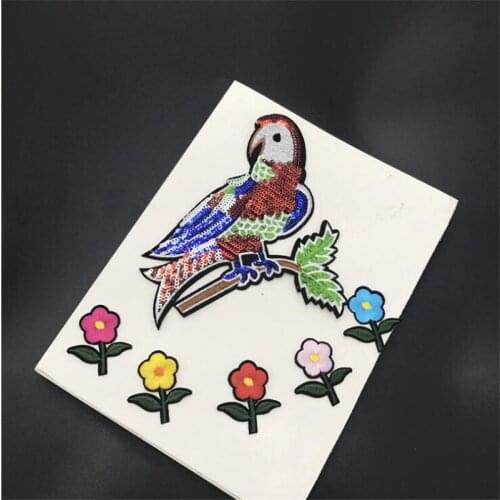 Iron on Cartoon parrot and flowers embroidery cloth paste fine embroidery paste pants repair pants accessory applique BJ0240