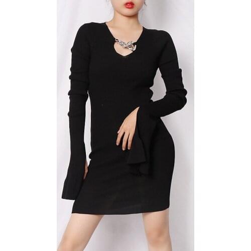 Free Shipping Fall 2021 Womens Fashion Black White Dress V-neck Long Flare Sleeve Slim Knitted Dresses High Street