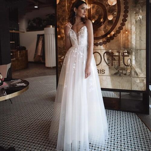 Spaghetti Strap Beach Wedding Dresses V Neck Lace Appliques Bride Dress Backless Slit Bridal Gown Vestido de noiva Floor Length