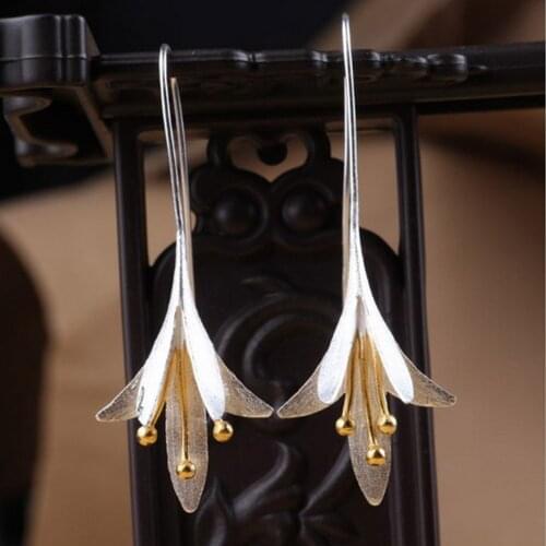 New Design Lovely Girls Statement Jewelry Mothers Day Gift Drop Shipping Silver-plated Long Flower Earrings For Women