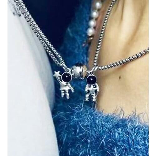 2Pcs Minimalist Lovers Matching Friendship Spaceman Astronaut Pendant Magnetic Distance Couple Necklace Jewelry Anniversary Gift