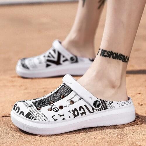 2021 Summer Brand Clogs Men Sandals Casual Shoes EVA Lightweight Sandles Unisex Colorful Shoes for Summer Beach Zapatos Hombre