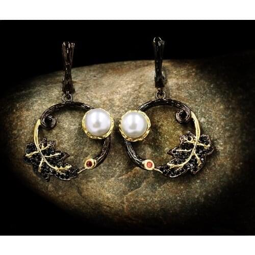 New Retro Leaf Ring Winding Freshwater Pearl Ladies Earrings Noble Mysterious Black Gold Jewelry Woven Earrings Ladies Jewelry